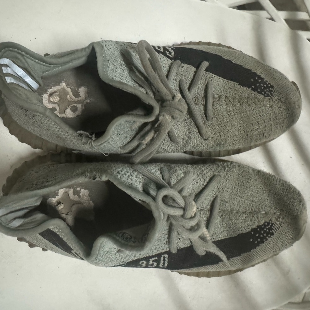 Yeezy 350 used to size 9.5